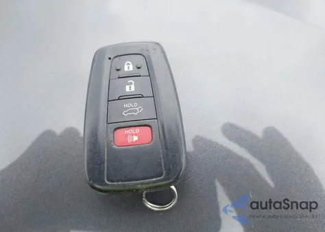 2019 Toyota Rav4 Xle z USA, uszkodzony, nr VIN 2T3P1RFV5KW046926